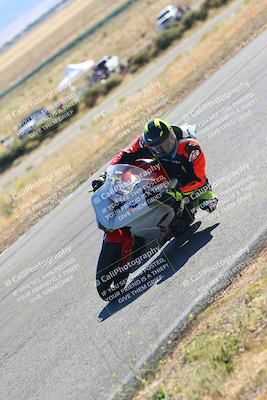 media/Oct-15-2023-TrackXperience (Sun) [[85198ff50b]]/Group 2/session 4 turn 3/